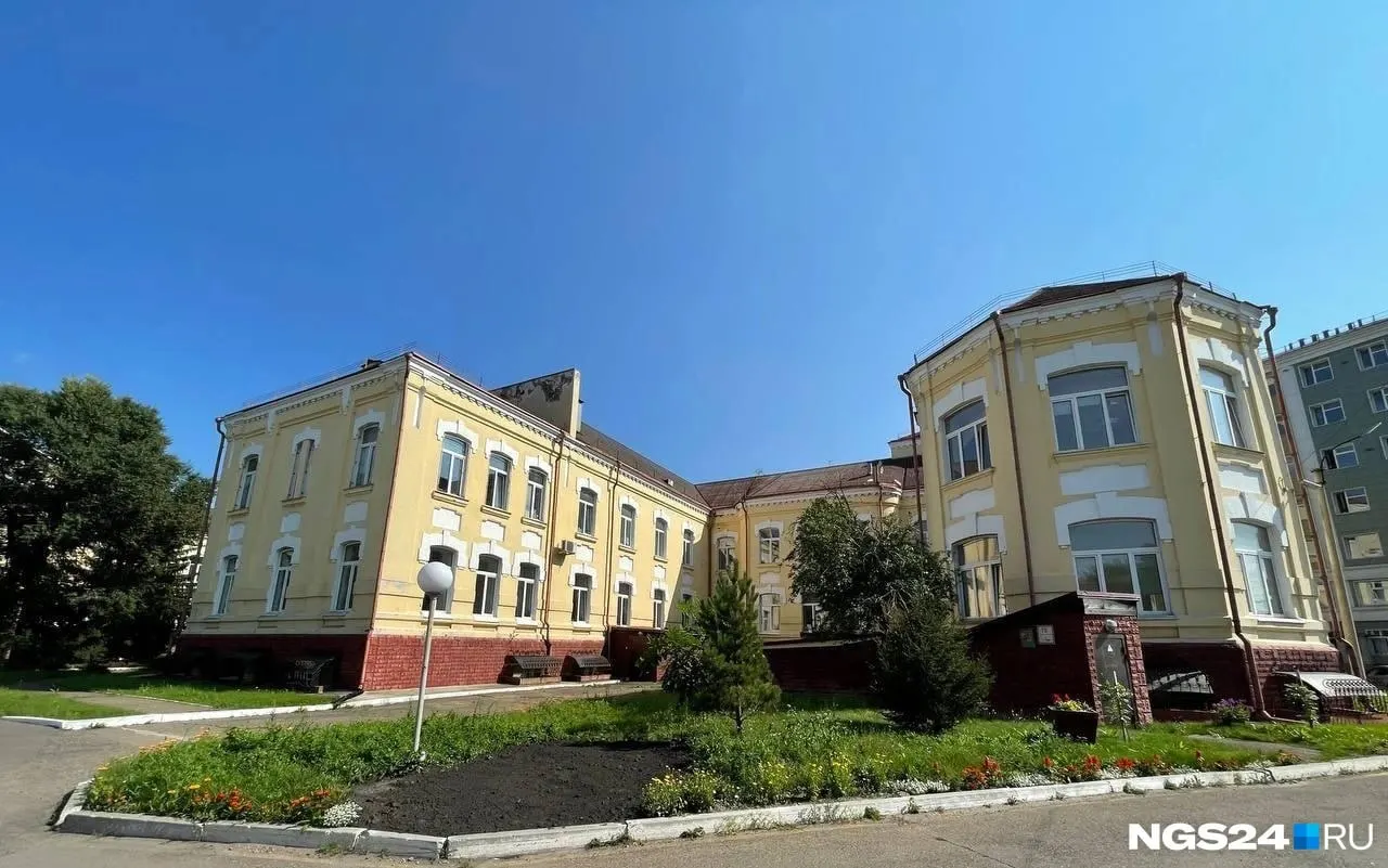 130-летняя история старейшего медицинского учреждения города: от эпохи железной дороги до современных медицинских услуг.