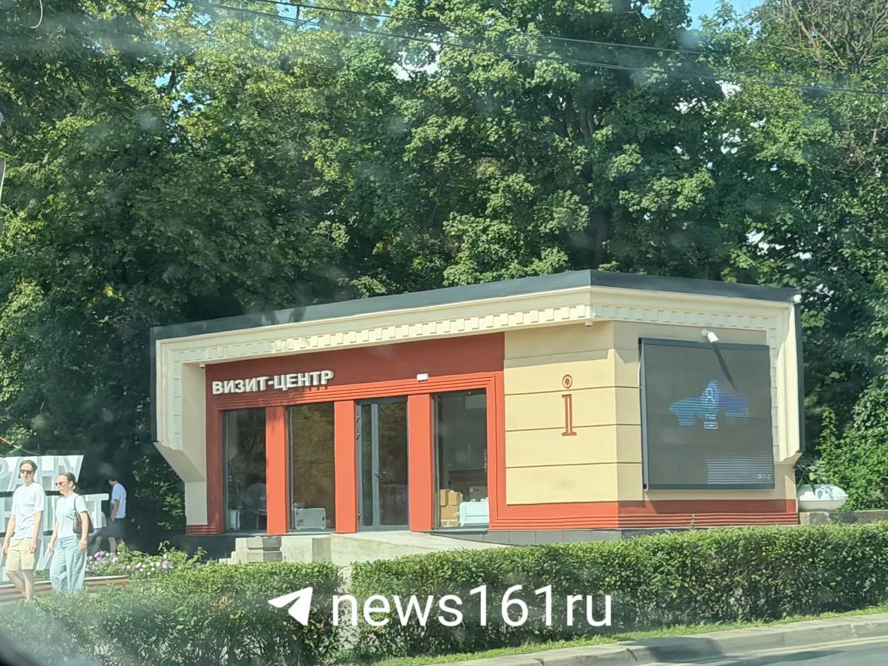В центре Ростова завершили строительство визит‑центра — туристического окна, где можно купить экскурсии, узнать о музеях и получить другую полезную информацию.