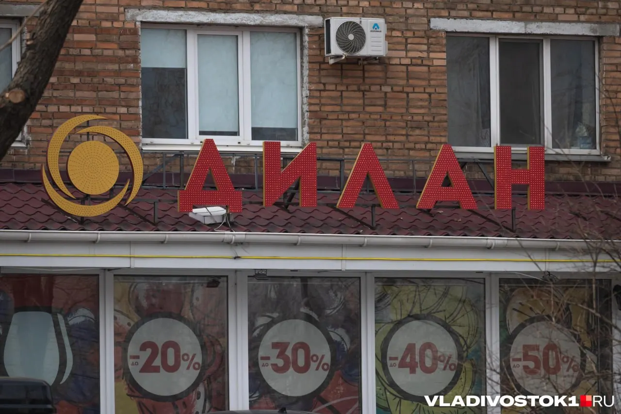 Ограничения на продажу алкоголя на набережной Спортивной гавани в День государственного флага, а также программа выставок и интерактивов.