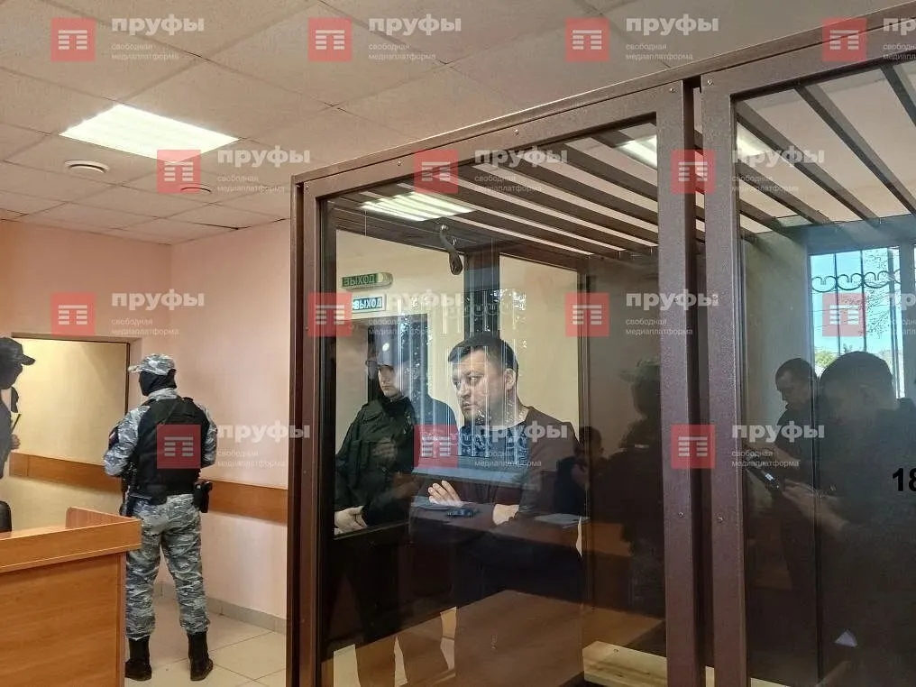 Прокурор ходатайствует о мере пресечения в виде заключения под стражу; процесс по делу экс-мэра Уфы продолжается и проходит открыто.