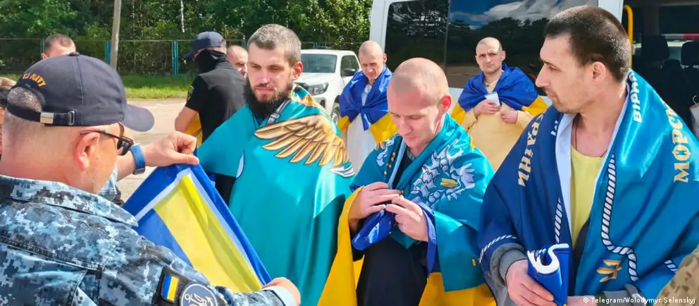 Десять освобожденных украинских военнослужащих вернулись в Украину после обмена по формуле 10 на 10; ранее они считались пропавшими без вести.