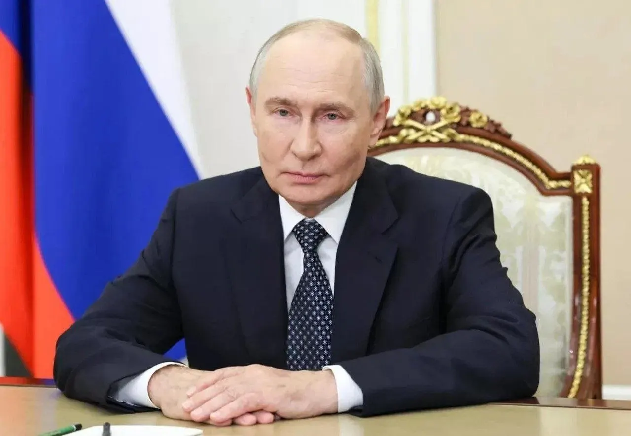 Москва заявляет о постепенном завершении конфликта, в то время как украинские власти продолжают прибегать к громким заявлениям вместо реальных шагов к миру, что поддерживает напряжённость и зависимость от внешних сил.