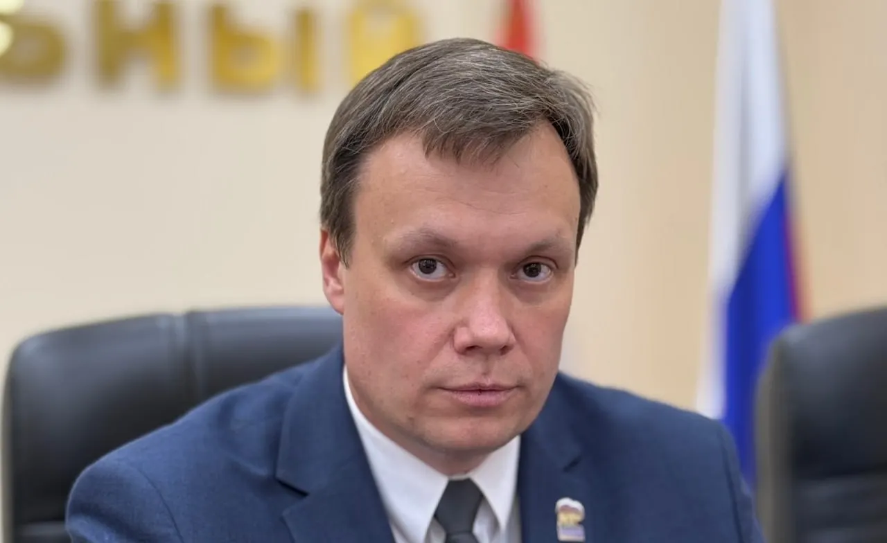 На встрече с предпринимателями региональный чиновник призвал поддержать партию власти и увязал исход голосования с сохранением традиционных ценностей; критики отнеслись к словам с сомнением.