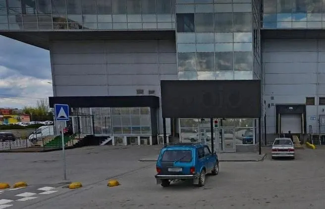 Помещение в ТРК «Парк Хаус» Дзержинского района рассматривается как площадка для общепита; обсуждаются условия аренды и ремонт.