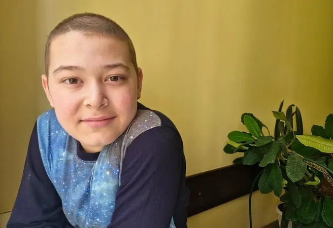 11-летний Максим Виноградов восстанавливается после курсов химиотерапии; требуется локальная протоновая лучевая терапия стоимостью 3,33 млн рублей; проводится сбор средств.