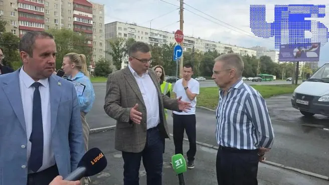 Глава города поручил руководителям районов еженедельно выходить на пешие обходы улиц; первые кадры обследования близ мэрии.