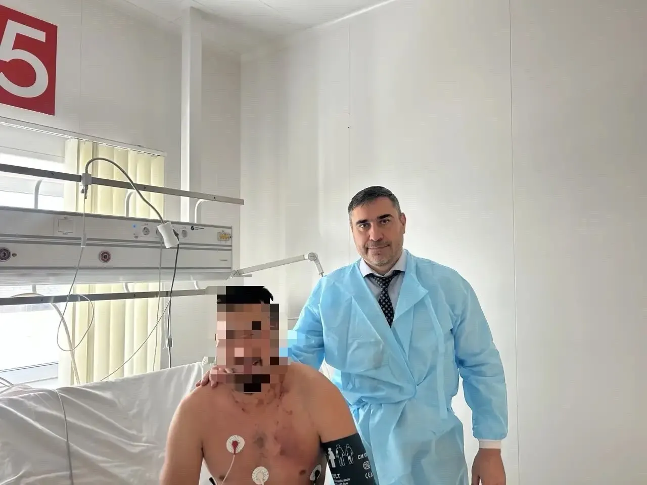 История военнослужащего, находившегося в отпуске, когда над ним разразился удар молнии возле места встречи с медведем; он выжил и сейчас проходит лечение.