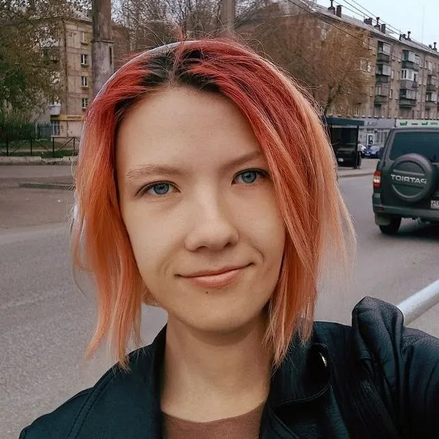Дело касается штрафа за символику и участие в экологическом протесте; активистка продолжает судебную борьбу после нескольких инстанций.