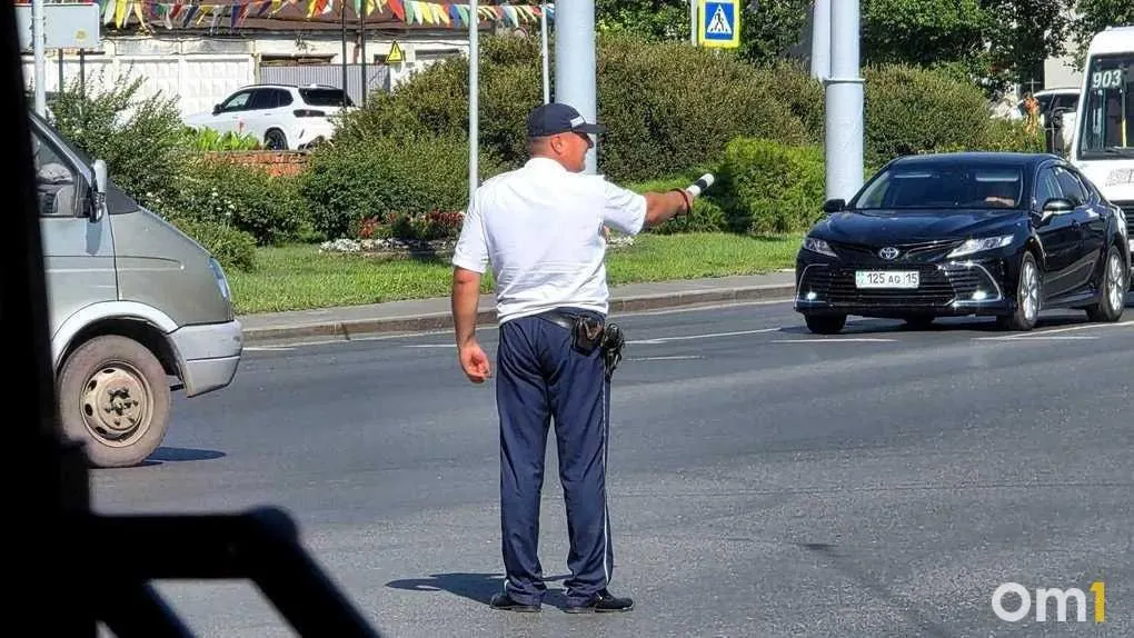 В Омске водителя мопеда задержали за управление в состоянии опьянения и отсутствие водительских прав; суд назначил ему 10 суток административного ареста.
