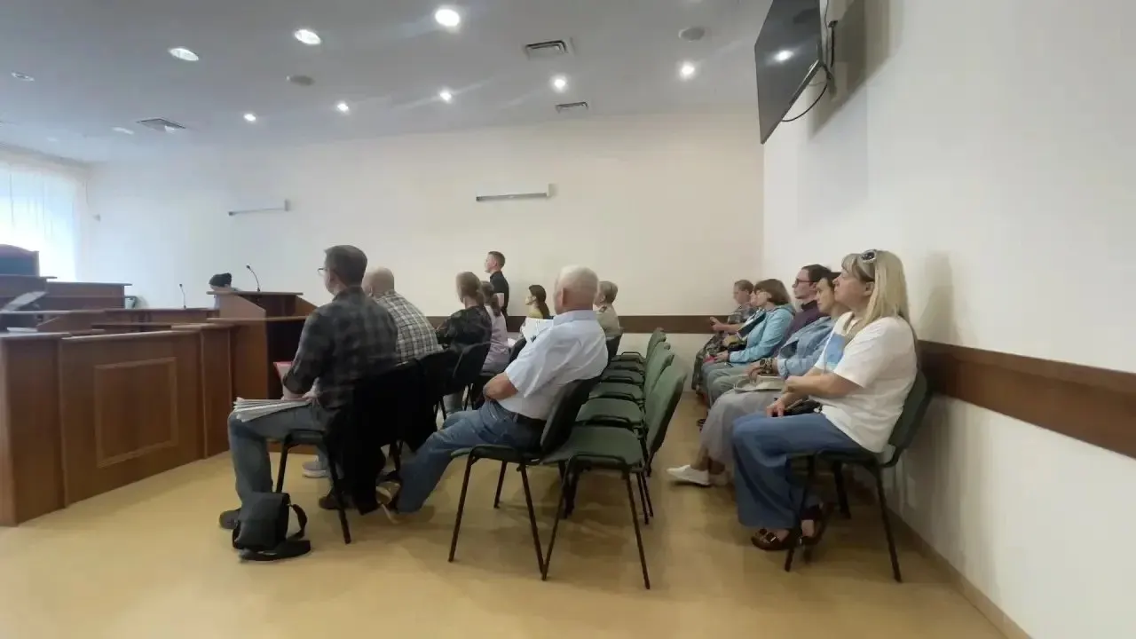 Местные жители выступали против проекта; были собраны петиции и подписи. Глава района отменил строительство крематория; прокуратура и суд поддержали решение властей, назвав генплан законным.