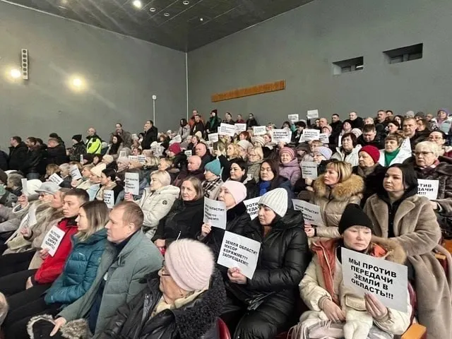 Суд Москвы признал недействительным заключение госэкспертизы по мусоросортировочному комплексу в Коряжме; протесты продолжаются.