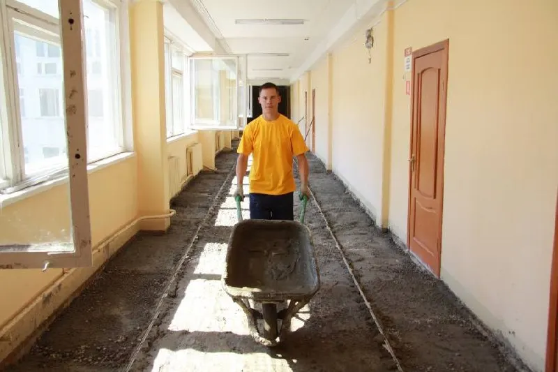 Правительство региона одобрило увеличение стоимости контрактов на капитальный ремонт школ: цепочка подорожаний затрагивает несколько объектов и в общей сложности достигает сотен миллионов рублей.