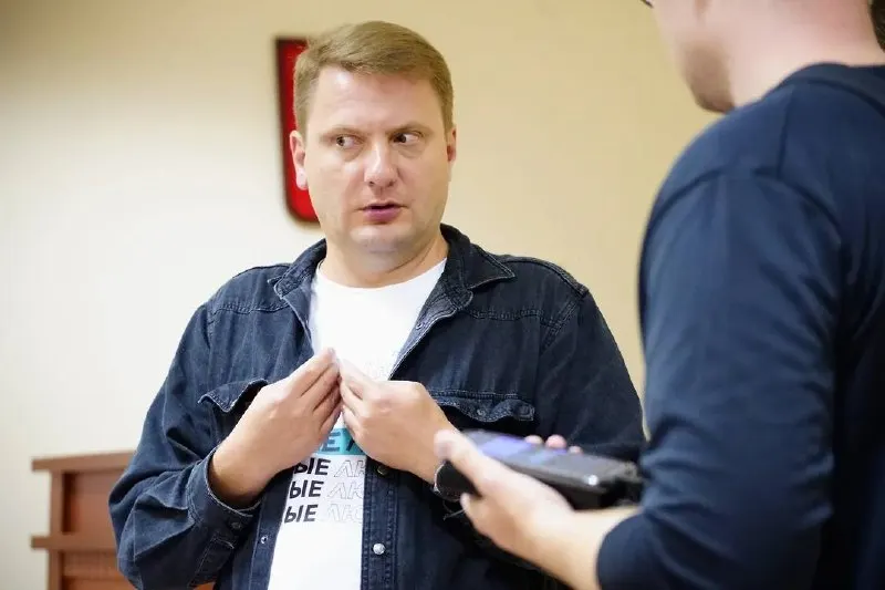 Суд принял решение после спора о ролике в соцсетях и вопросе об авторских правах на музыку, затрагивающее электоральную кампанию в Петербурге.