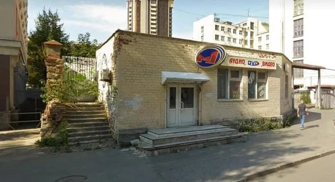 Планируемый снос магазина рядом с памятниками архитектуры вызвал экспертизу и вопросы о сохранении культурного наследия.