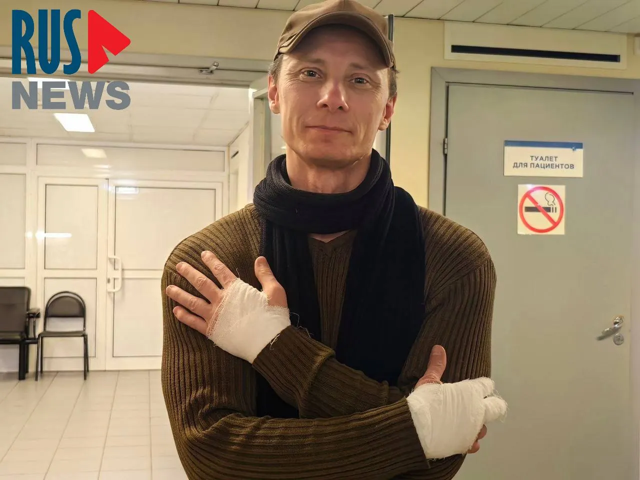 На центральной площади Москвы задержали двух журналистов и участника пикета в поддержку партии Яблоко во время рассмотрения дела в Верховном суде.