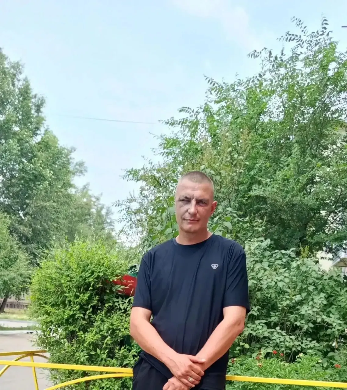 34-летний Артем Хваль пропал после выхода за пределы территории санатория. Поисковые мероприятия ведутся полицией и волонтёрами; поиск идёт уже неделю.