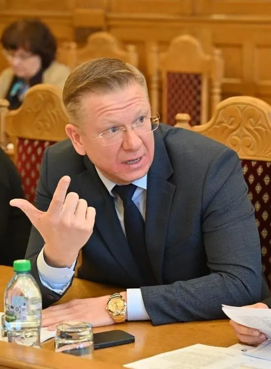 Дело связано с нападением на журналиста; депутату грозит штраф в размере 3–5 тысяч рублей.
