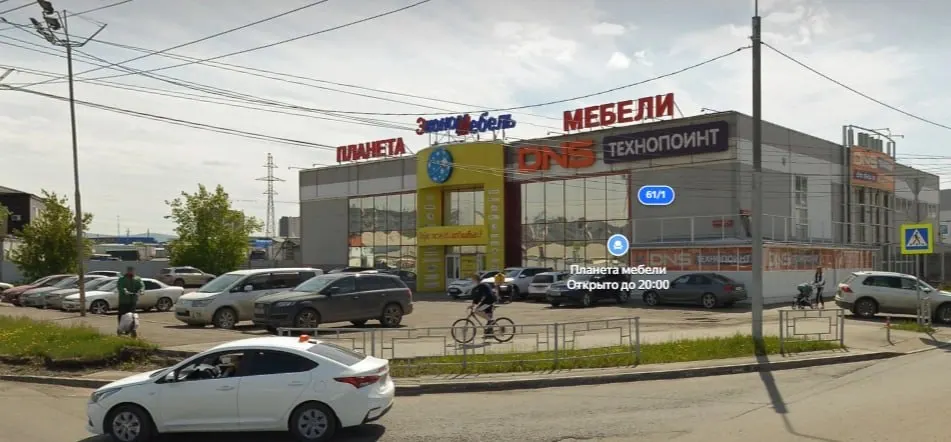 Городская администрация подала иск об изъятии ТЦ «Планета Мебели» в зоне комплексного развития территории. Участок около 1843 кв.м и три помещения суммарно около 3800 кв.м планируются передать под застройку; владельцу предлагают выплатить порядка 182,16 млн рублей, включая около 5 млн в качестве компенсации.
