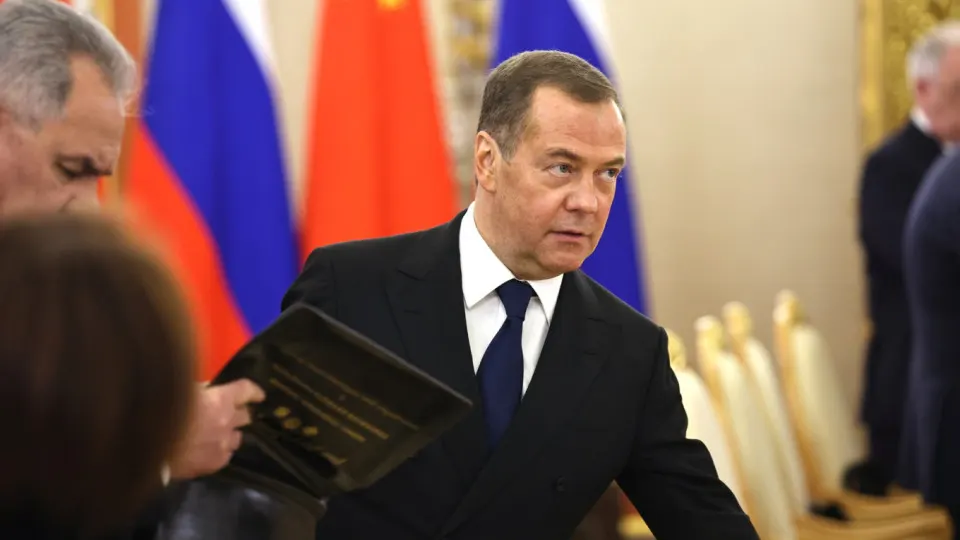 Заместитель секретаря Совета безопасности заявил, что эмигрировавшие россияне, желающие навредить государству, не будут допущены к возвращению. Законодательство для таких лиц постепенно ужесточается.