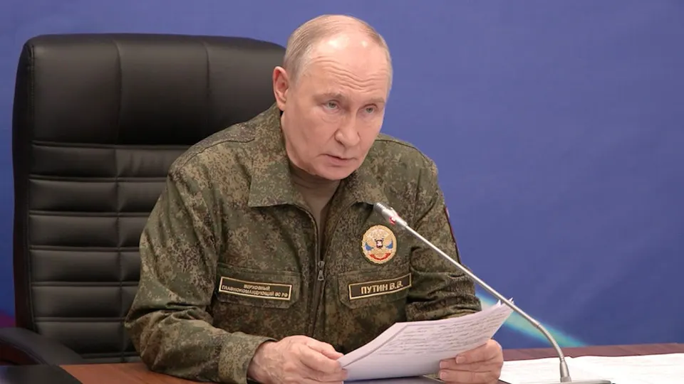 Западные чиновники предупреждают о возможной мобилизации и эскалации вокруг Украины; Европа ищет роли и гарантии безопасности.