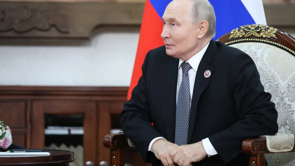 Эксперты предупреждают о поддельных видеороликах, созданных с помощью искусственного интеллекта, в то время как лидер страны объясняет мир через примеры пищевой цепи и контекст военной операции.