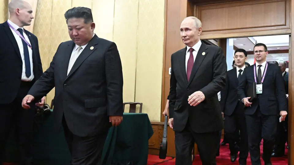 По данным разведки, речь идёт о размещении 30–50 тысяч северокорейских военнослужащих на территории России, что может повлиять на ход конфликта и региональную безопасность.