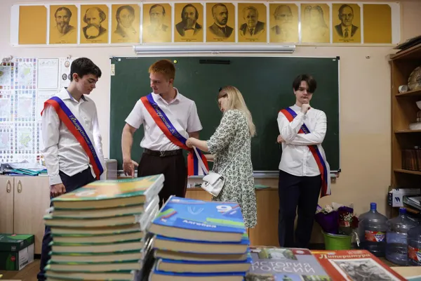 Суд отменил решение школы и подчеркнул, что завершение общего образования не может служить основанием для отчисления ученика.