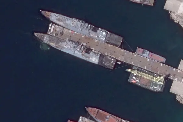 Официальные лица сообщили об отсутствии оснований для перемирия в Черном море; обсуждается предложение Турции о прекращении огня, при этом упоминаются риски для гражданского судоходства и применение беспилотников.