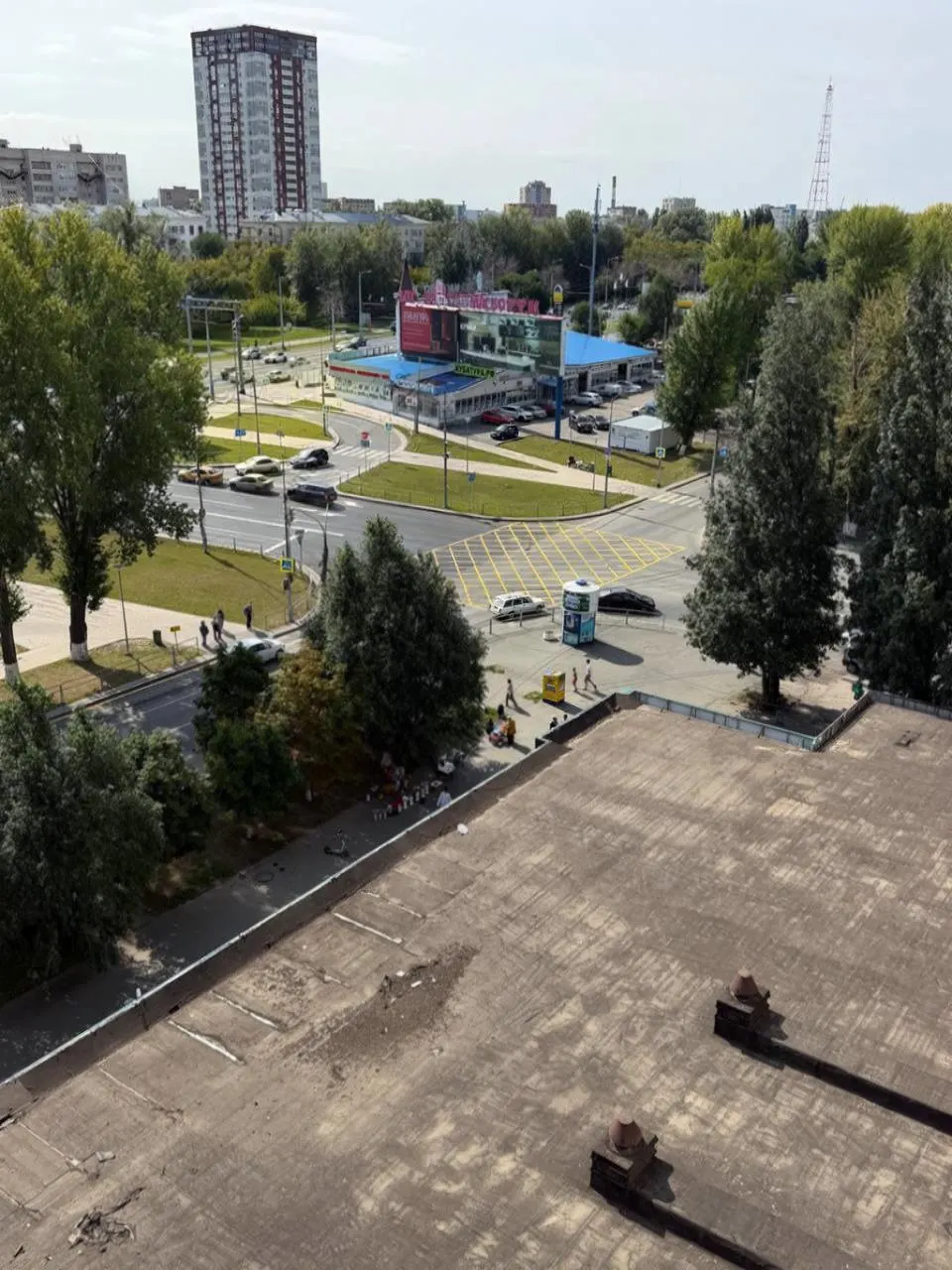 Вафельная разметка призвана предотвратить заторы на перекрёстке и обозначает участок, на который нельзя выезжать, если впереди образовался затор.