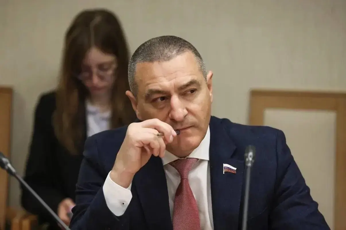 Политический конфликт вокруг заявления о роли женщин и призыва к деторождению стал предметом резких дискуссий и критики.
