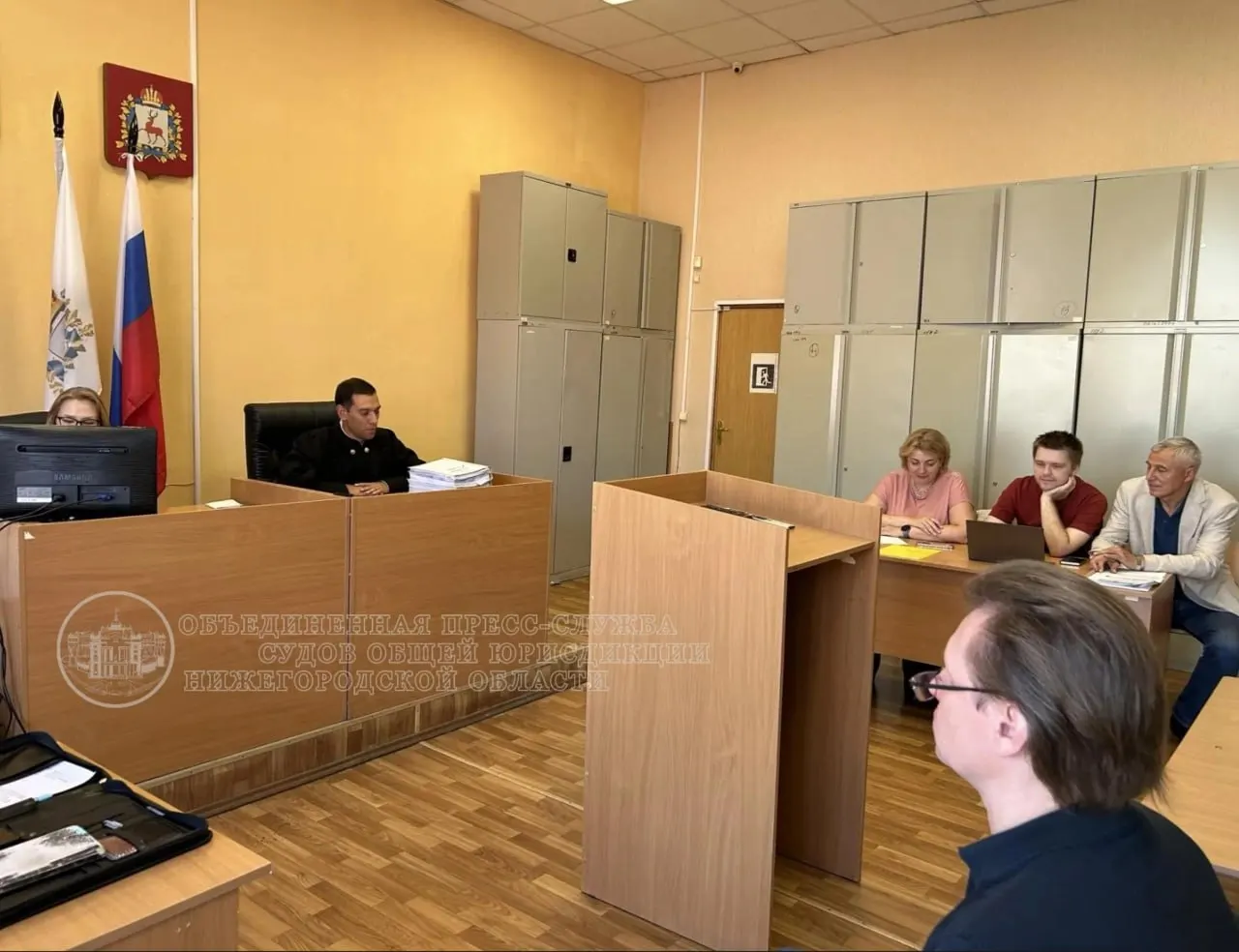 Бывший вице-спикер Заксобрания получил наказание за угрозу убийством и участие в дорожном инциденте, связанного с конфликтом на дороге в ноябре 2024 года. Суд вынес решение о 280 часах обязательных работ.