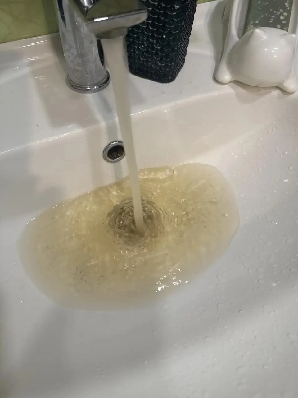 Горячая вода недоступна в мкр. Эльмаш и Заречный; подача водоснабжения нестабильна, местами встречается мутная вода.