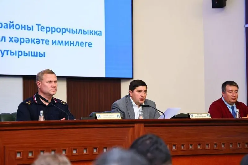 Мэр обсудил меры при угрозе; будут прекращены некоторые услуги, остановлено движение и запущена горячая линия по штрафам за неявку во время тревоги.
