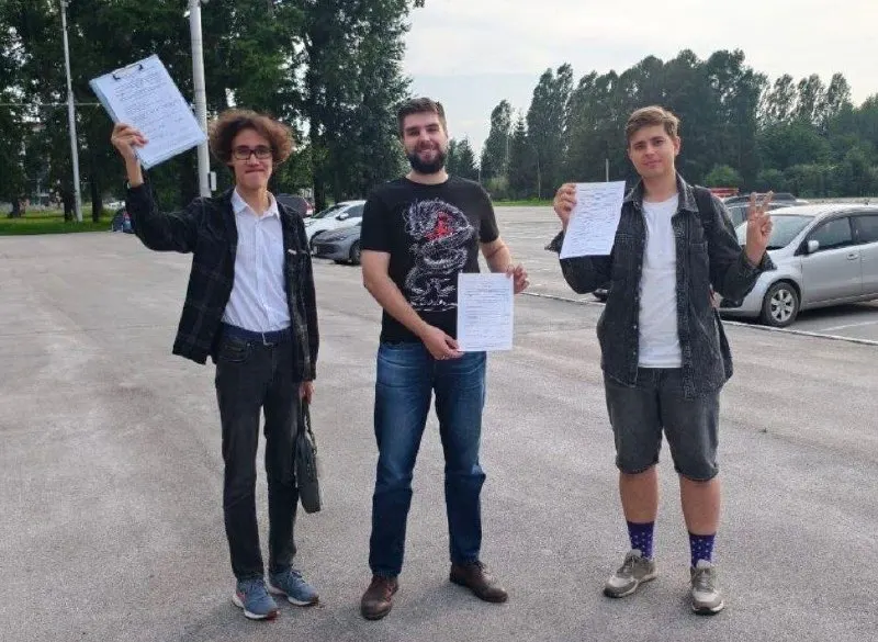 Избирательная комиссия завершила проверку подписей трёх кандидатов от партии «Яблоко» на выборах в Совет депутатов Бердска Новосибирской области; окончательное решение о регистрации ожидается 6 августа.