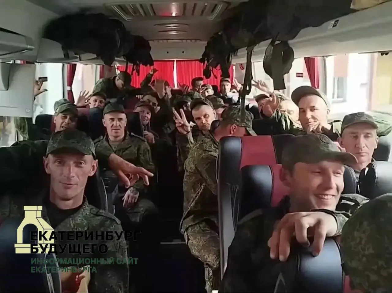 Освобождённые — жители академического района Екатеринбурга, возрастом 23 и 39 лет, вернулись после обмена пленными между Россией и Украиной.