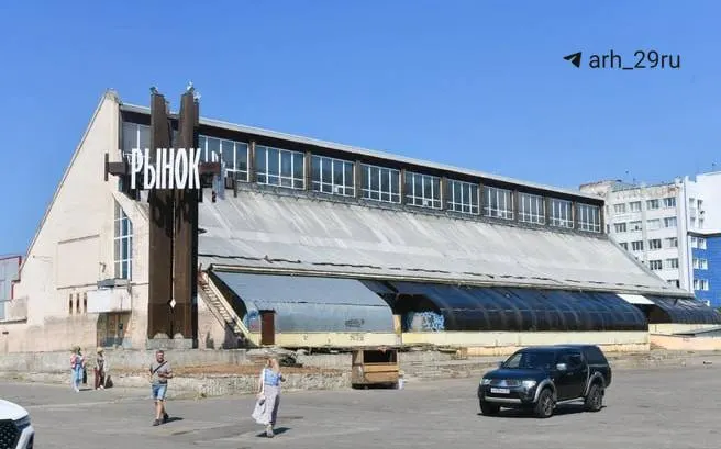 Здание Центрального рынка пустует с апреля; власти и владелец договорились, что новая концепция сохранит работу рынка.