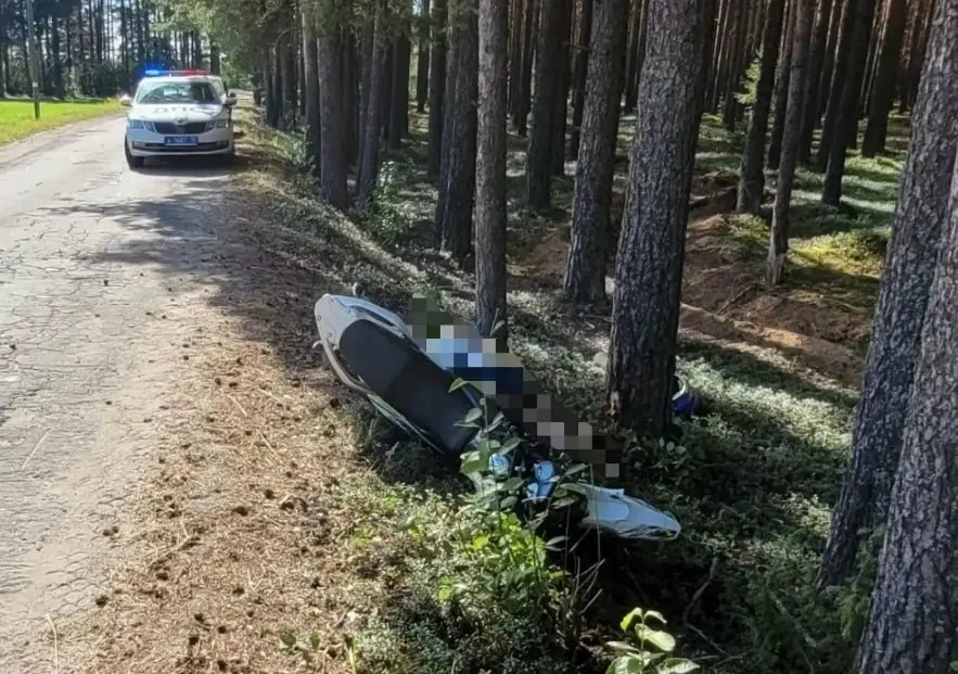 ДТП произошло 31 июля: водитель питбайка не справился с управлением и вылетел в кювет. Подросток скончался на месте, пассажирку забрал отец, её состояние уточняется.
