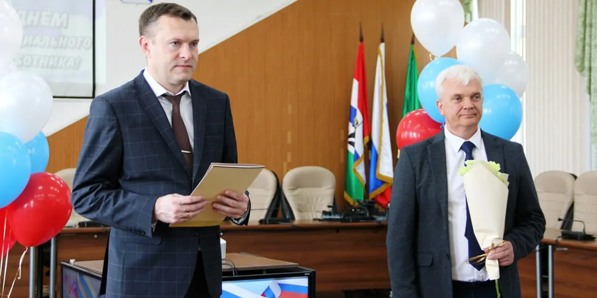Конфликт внутри местного отделения партии может быть связан с борьбой за контроль над финансовыми потоками и повлиять на городские решения.