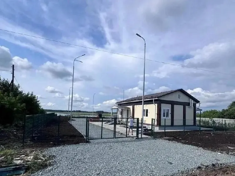 Ранее помощь приходилось получать в соседних населённых пунктах или районном центре; сейчас на месте открыли фельдшерско-акушерский пункт, рассчитанный на приём до 15 пациентов за смену. Оформление лицензии ещё продолжается.