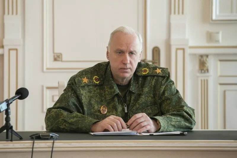 Глава Следственного комитета потребовал устранить опасные последствия протечек в старом доме Калининграда: жильцов заливает, в квартирах появилась плесень, возбуждено уголовное дело.