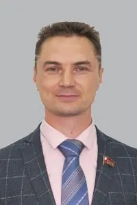 Депутат Законодательного собрания Иркутской области отправился на войну с Украиной и стал фигурантом уголовного дела; тема вызывает политическую дискуссию на фоне губернаторских выборов.