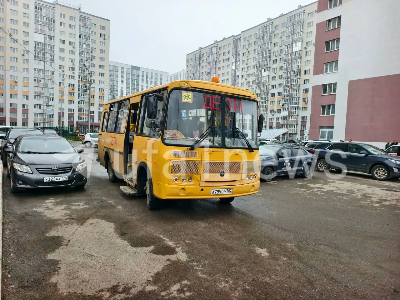 Районные власти организуют перевозку жителей к ближайшей школе. Жильцы смогут задать вопросы, а обновления появятся позже.