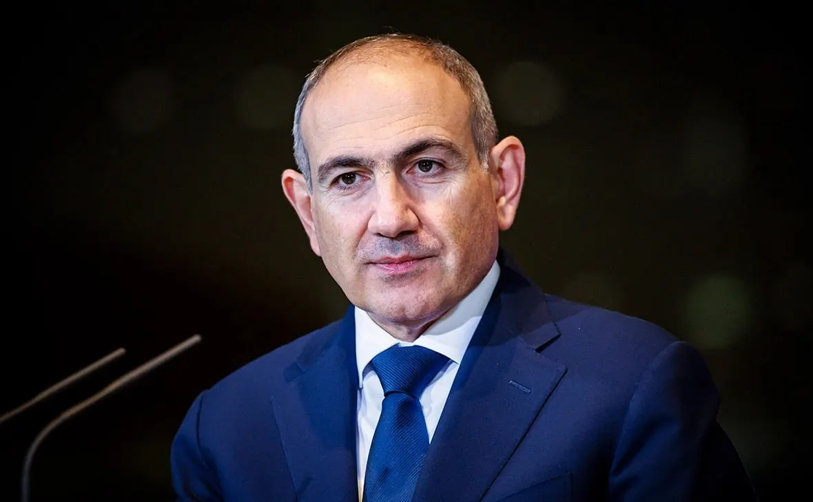 Премьер-министр объявил о начале подачи заявки на вступление в Европейский союз и обсуждает возможность исключения Армении из ОДКБ, а также влияние на железнодорожную сферу и интеграцию с международными сетями.