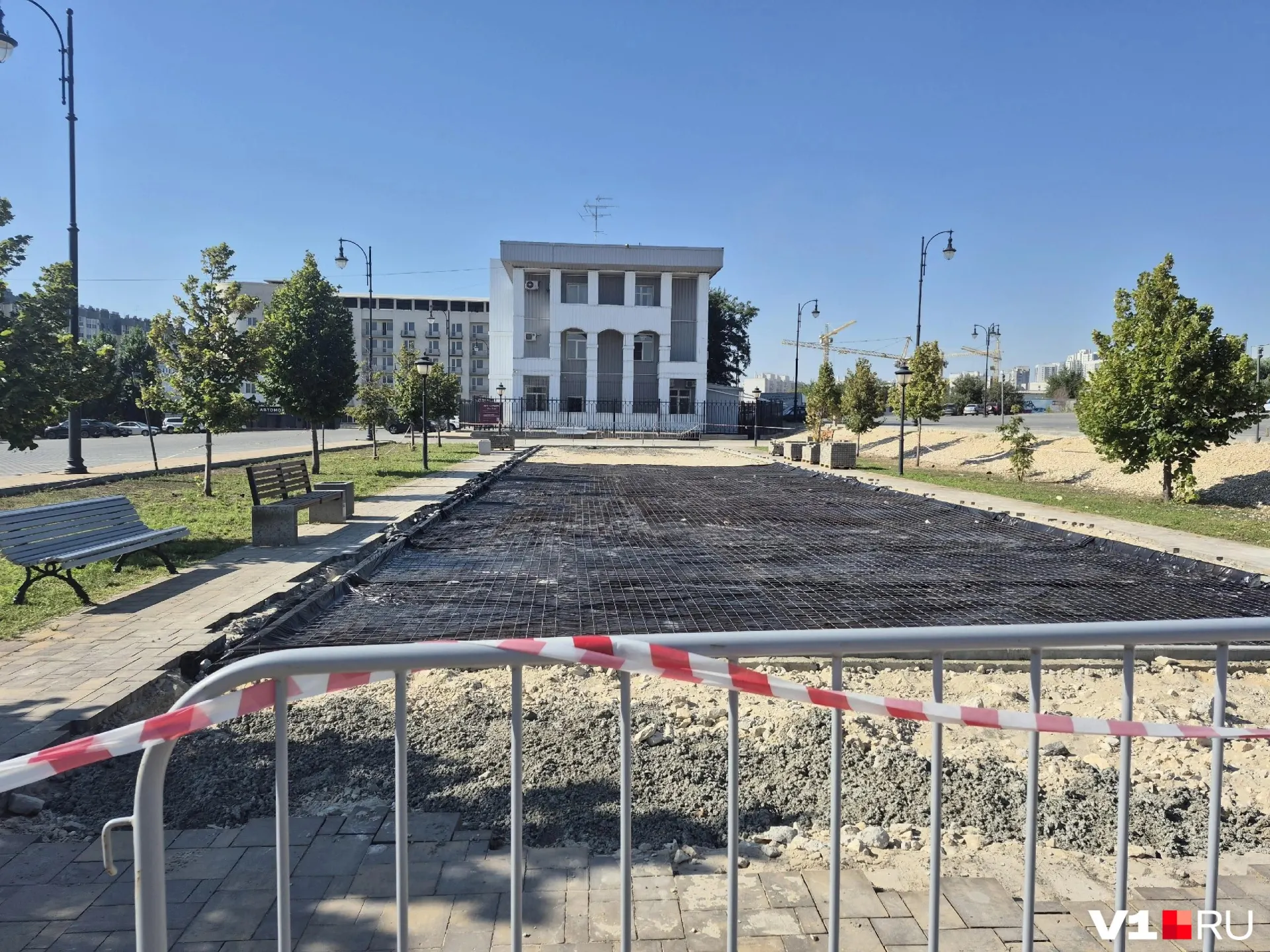 После сноса старой площадки планируют возвести 15 новых зон по городу; подрядчик — ООО «Группа Строительного Снабжения».