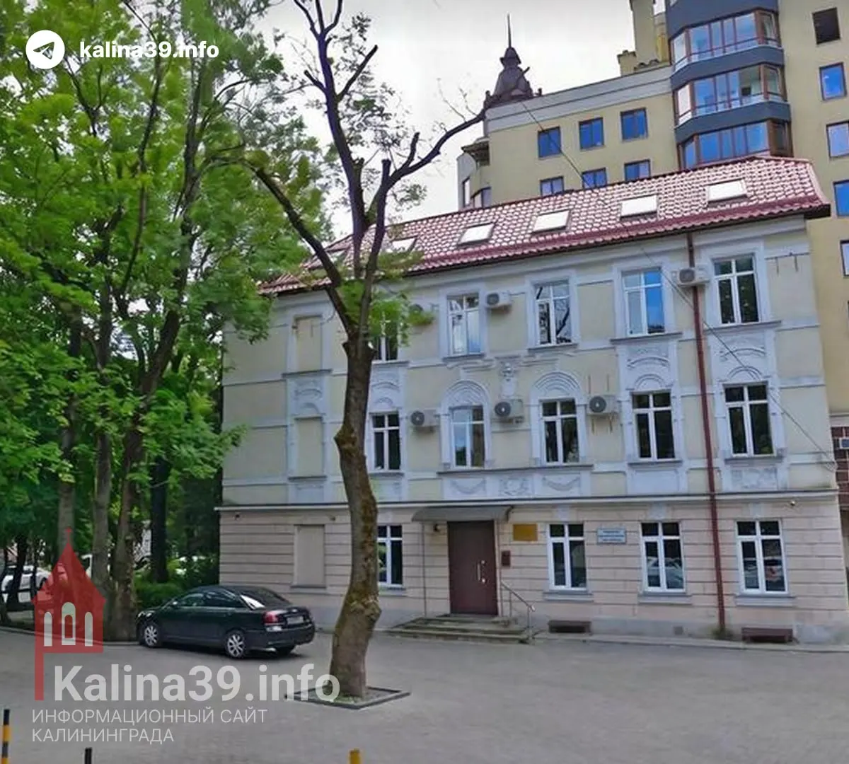 Здание на ул. Космонавта Леонова лишилось статуса образовательного объекта, что вызывает обеспокоенность жителей и требования к сохранению памятника.