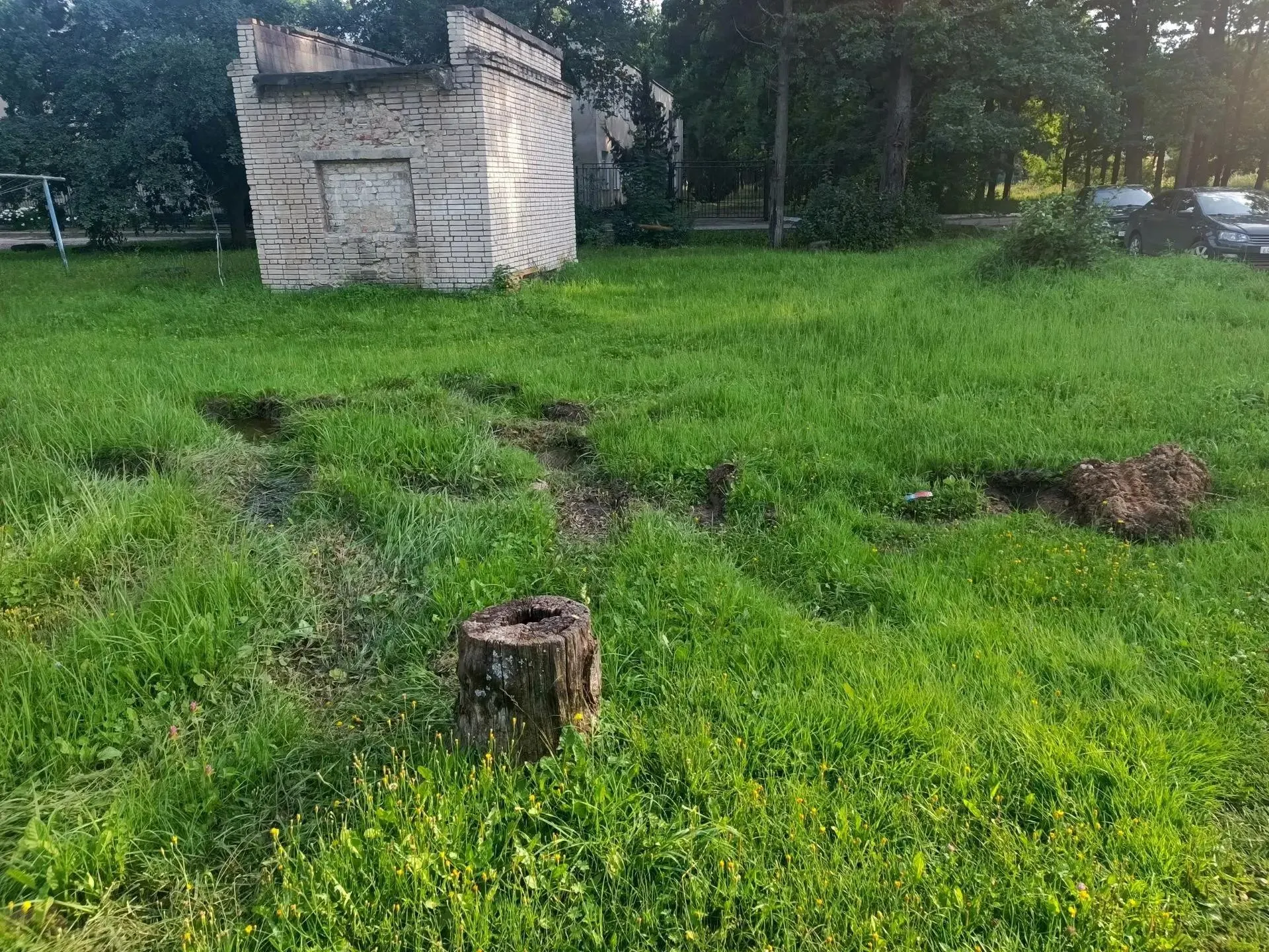 Жители жалуются на бездействие властей по вопросу детской площадки и на неясность дальнейших действий в Скопинском округе.