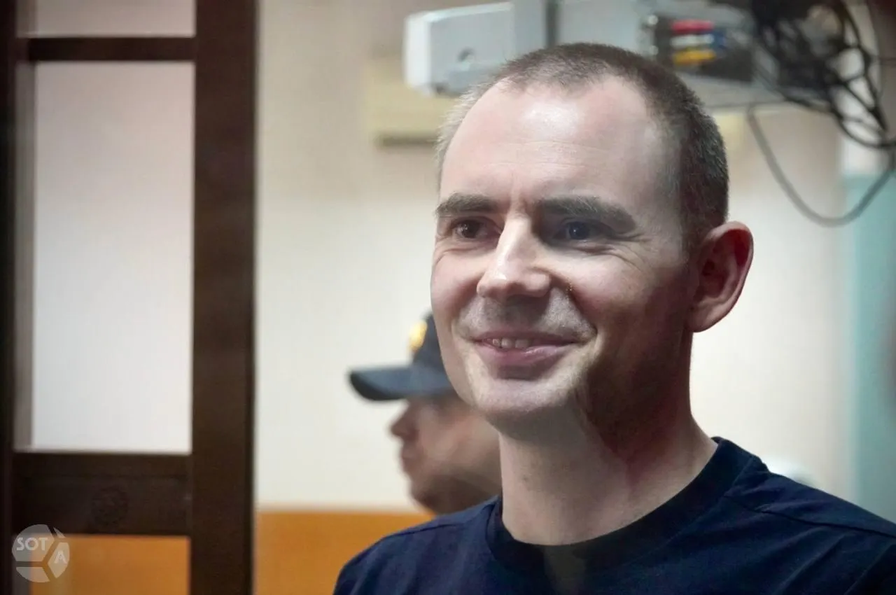 Родственники Максима Круглова обратились к уполномоченному по правам человека с просьбой организовать обследование и лечение политического заключенного, который сейчас находится под стражей.