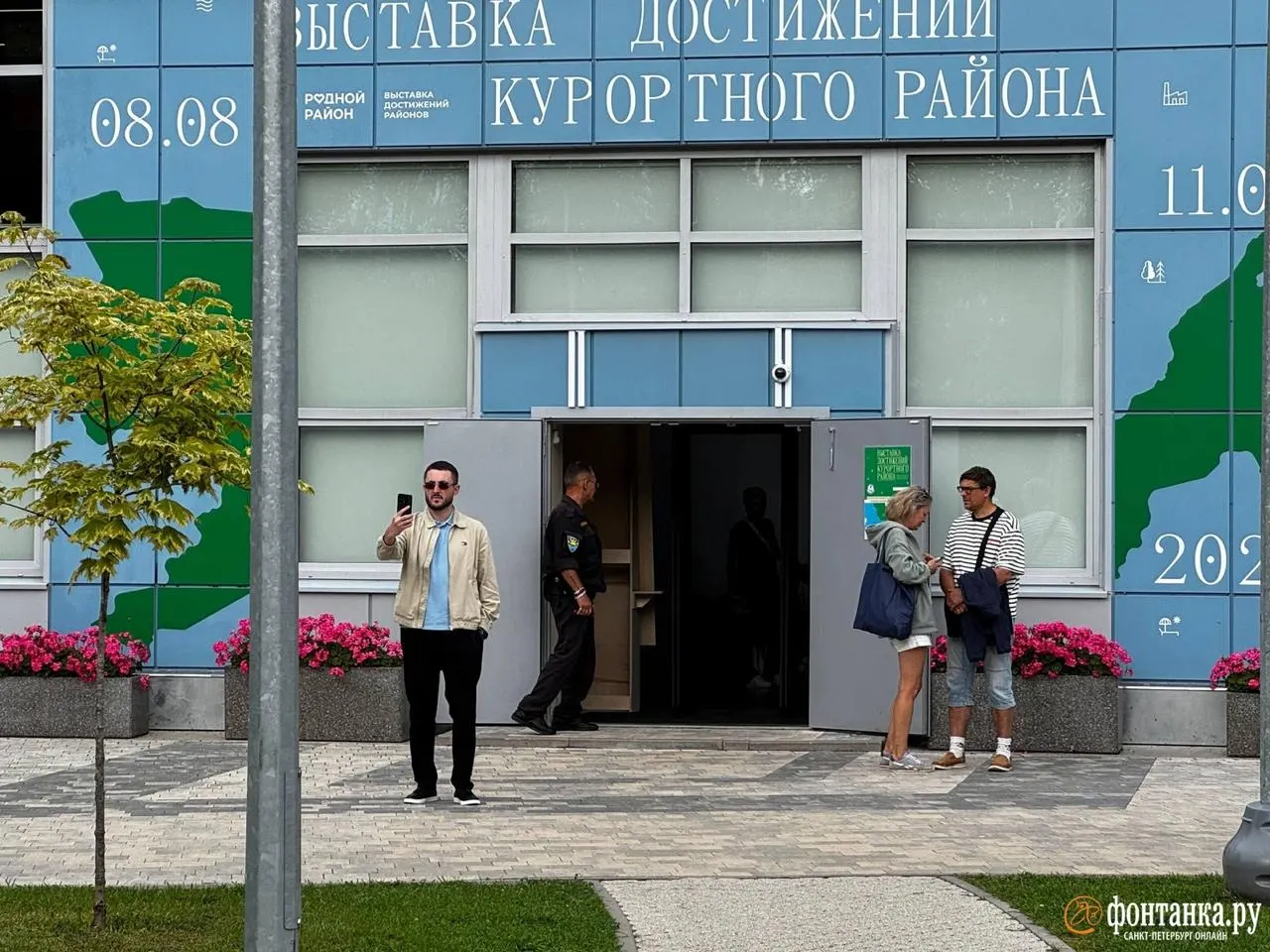 Финальная экспозиция прошла в Курортном районе после серии выставок, на стендах продемонстрировали достижения местных предприятий, школ, больниц и социальных проектов, включая робототехнические образцы и продукцию предприятий.