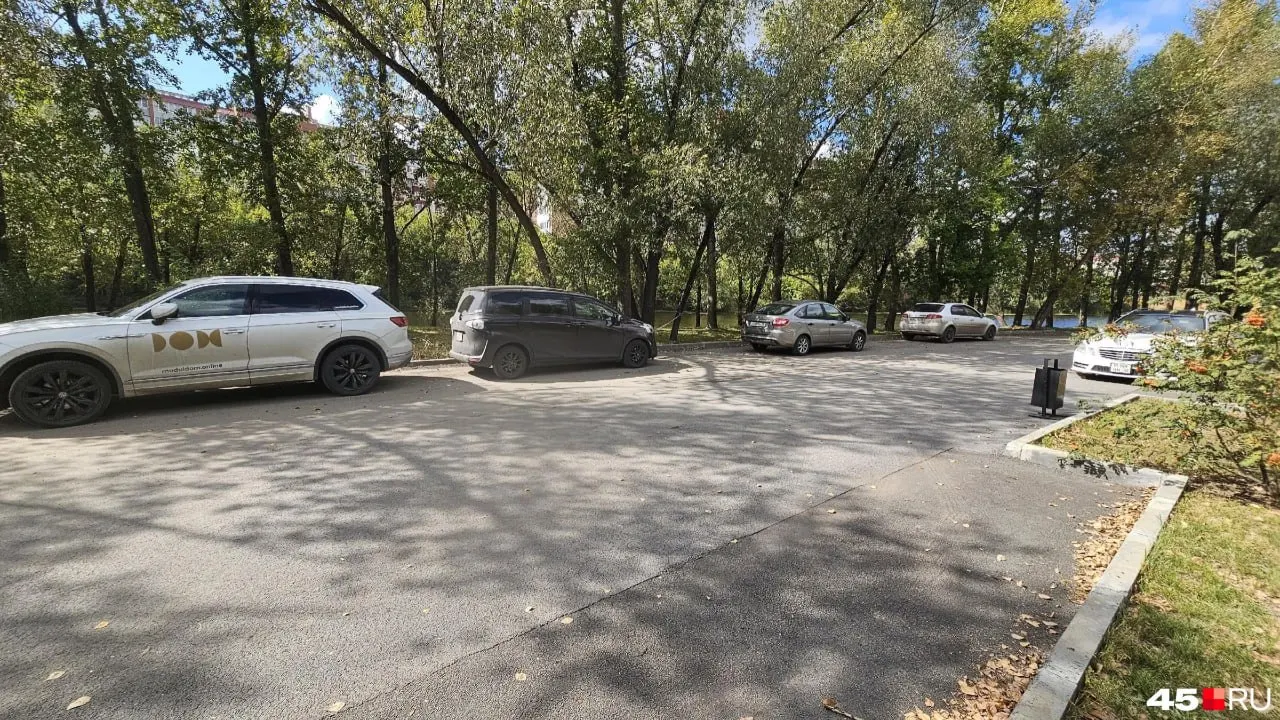 Официальные разъяснения объясняют запрет на въезд в ЦПКиО и причины временного размещения транспорта подрядчиков во время работ по развитию парка.
