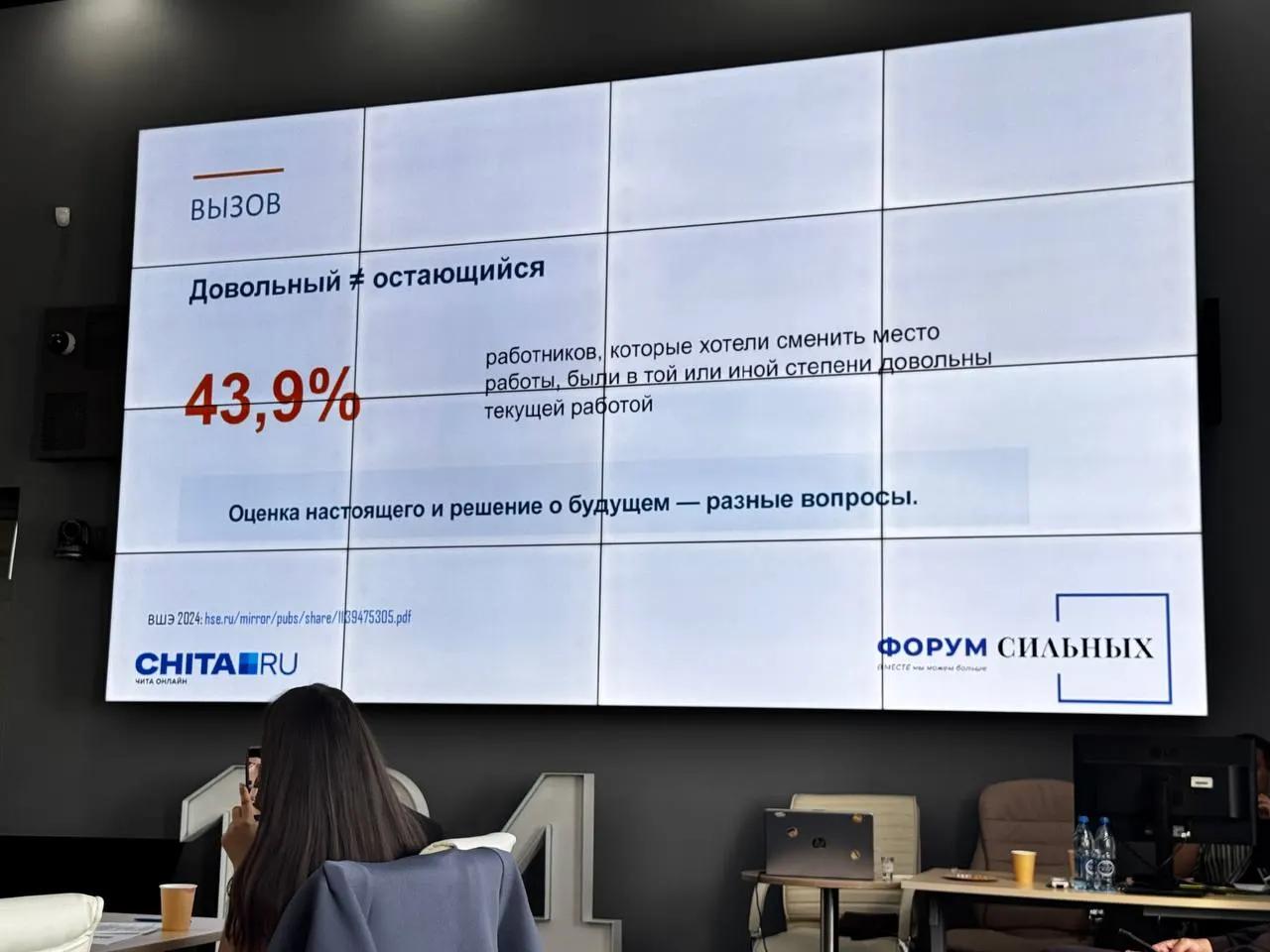 Эксперт по коммуникациям объясняет, почему сотрудники уходят, и какие шаги помогут сохранить команду: прозрачность, конкретная обратная связь и возможности для роста.
